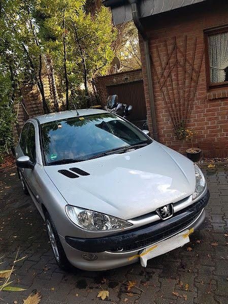 Gebraucht Peugeot 206 Filou 75 PS (55 kW) 2004 Silber Limousine
