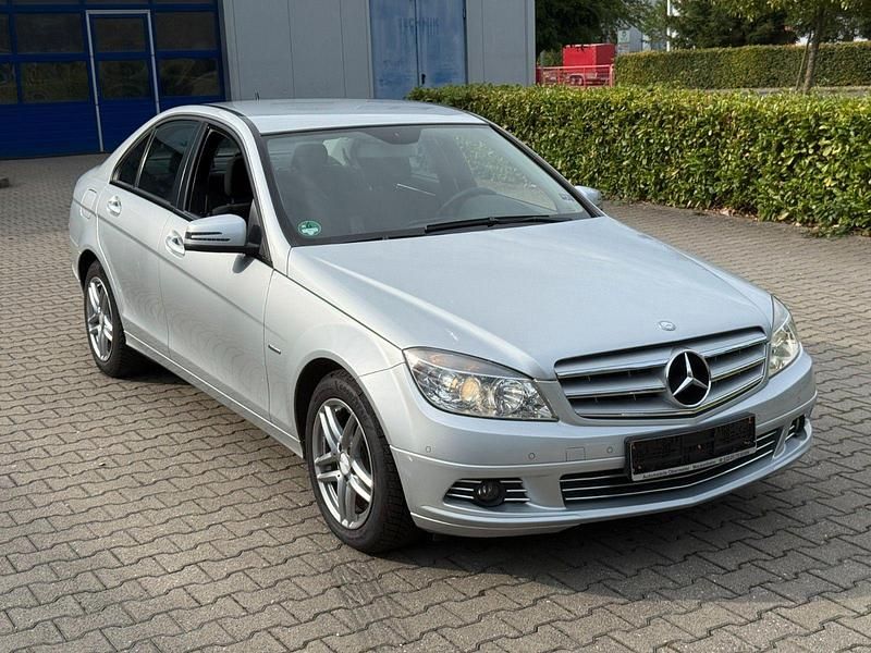 Gebraucht Mercedes C180 156 PS (114 kW) 2010 Silber Limousine