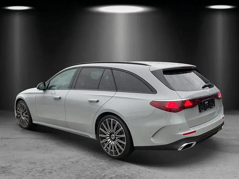 Gebraucht Mercedes E220 AMG line 197 PS (144 kW) 2023 Andere farbe Kombi