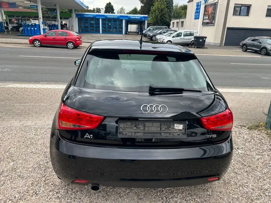 Gebraucht Audi A1 Attraction 86 PS (63 kW) 2011 Schwarz Kleinwagen