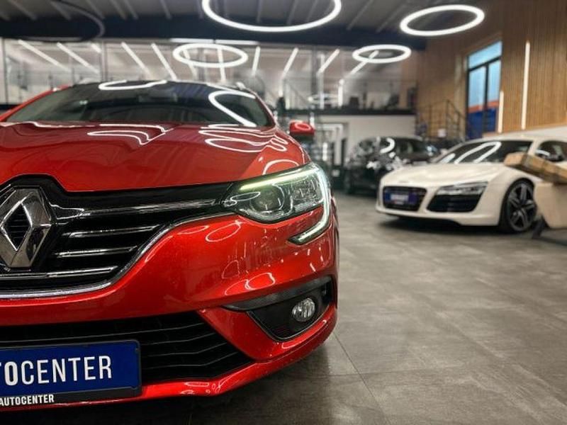 Gebraucht Renault Mégane GrandTour Bose Edition 132 PS (97 kW) 2017 Rot Kombi