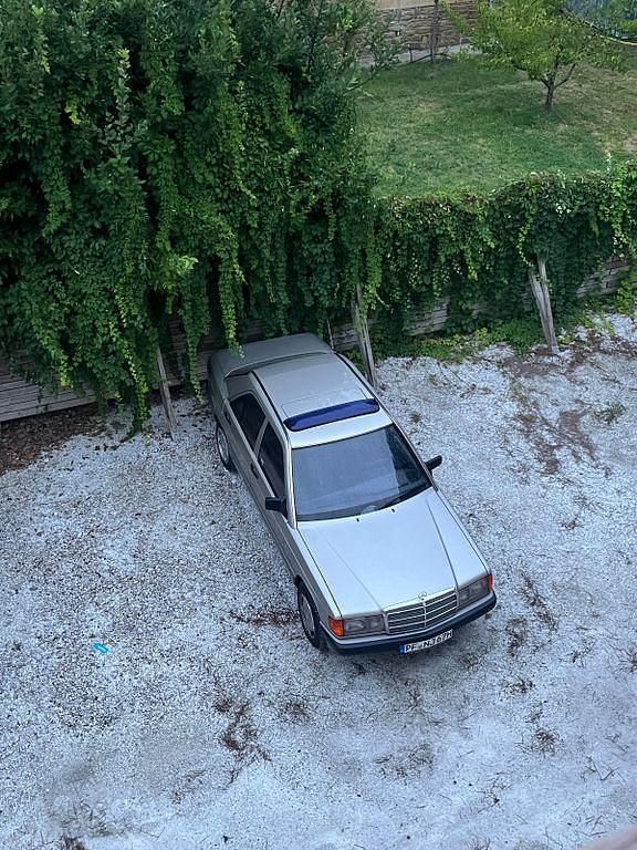 Gebraucht Mercedes 190 75 PS (55 kW) 1990 Gold Limousine