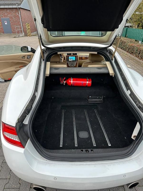 Gebraucht Jaguar XK 385 PS (283 kW) 2011 Weiß Coupé