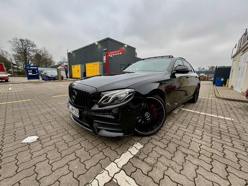 Schwarz Gebraucht 2019 Mercedes E220 Limousine | 30.500 € (Fairer Preis) - Bild 1/4