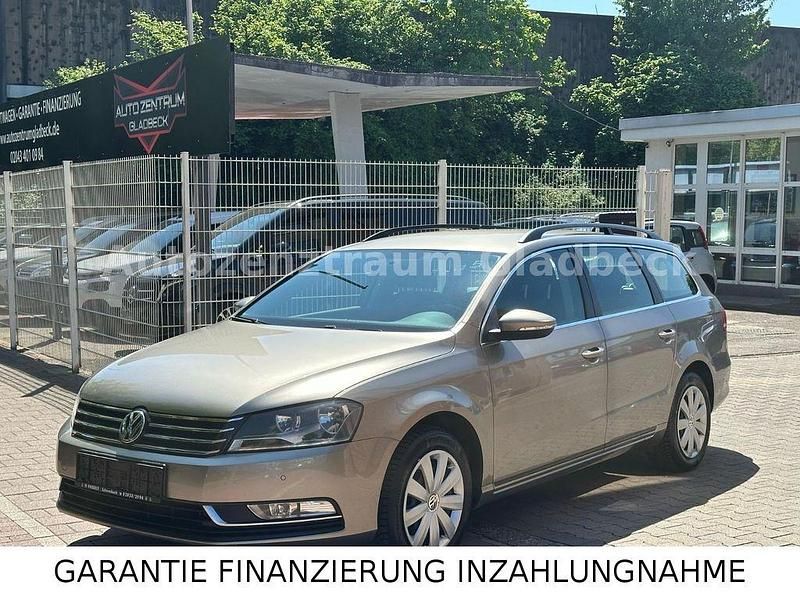 Braun Gebraucht 2014 VW Passat Trendline Kombi | 6.990 € (Fairer Preis) - Bild 1/4