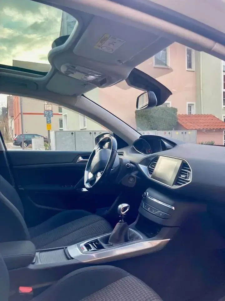 Gebraucht Peugeot 308 SW 131 PS (96 kW) 2019 Weiß Kombi