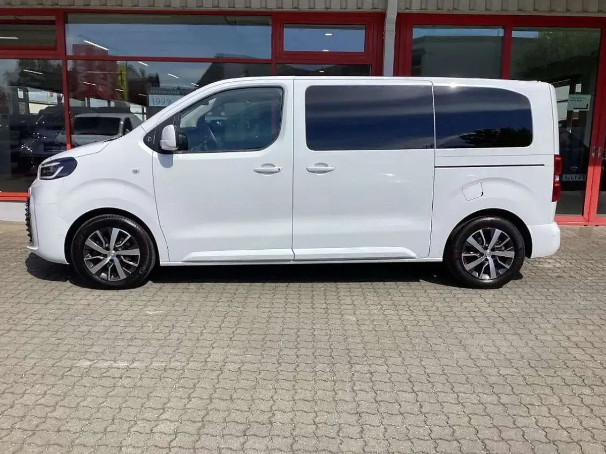 Gebraucht Toyota Proace Verso Team 177 PS (130 kW) 2024 Ice white Kombi