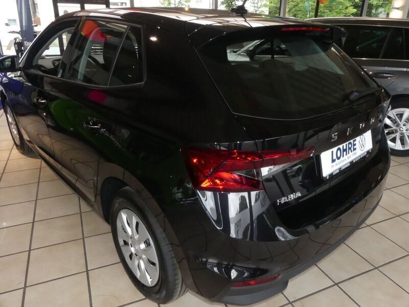 Gebraucht Skoda Fabia Essence 80 PS (58 kW) 2024 Schwarzmagic perleffekt Kleinwagen