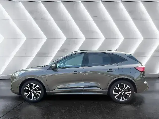 Używany Ford Kuga ST-Line 150 KM (110 kW) 2021 Szary SUV
