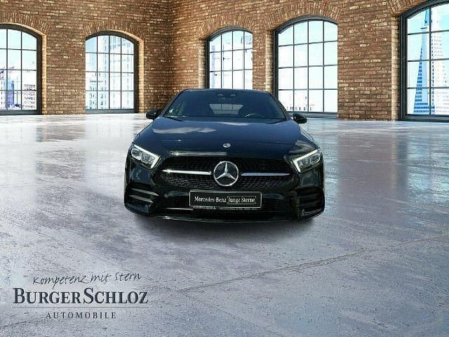 Unilack nachtschwarz Gebraucht 2020 Mercedes A180 Night Limousine | 26.400 € (Fairer Preis) - Bild 1/4