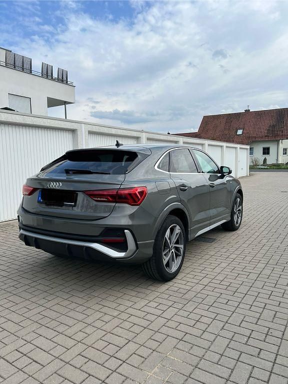 Gebraucht Audi Q3 Sportback S-Line 150 PS (110 kW) 2023 Grau SUV