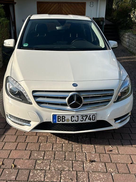 Weiß Gebraucht 2014 Mercedes B180 Van / Kleinbus | 12.500 € (Superpreis) - Bild 1/4