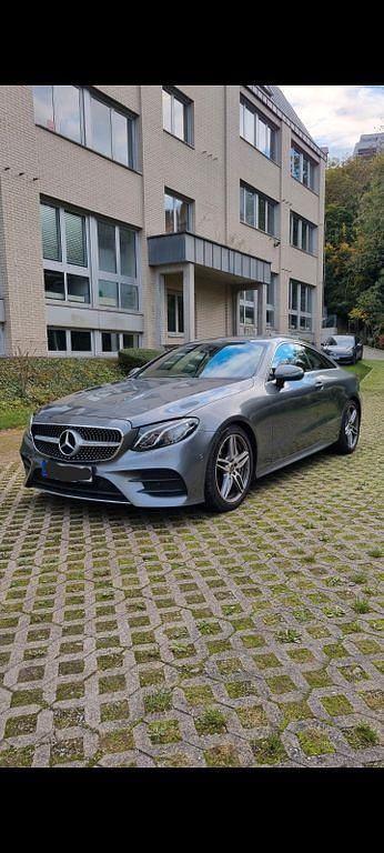 Grau Gebraucht 2018 Mercedes E300 AMG line Coupé | 27.000 € (Superpreis) - Bild 1/4