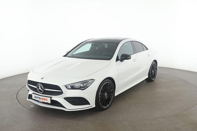 Weiß Gebraucht 2022 Mercedes CLA250 AMG line Limousine | 39.250 € (Etwas zu teuer) - Bild 1/3