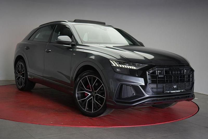 Grau Gebraucht 2021 Audi Q8 S-Line SUV | 60.990 € (Guter Preis) - Bild 1/4