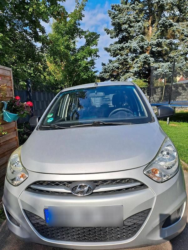 Silber Gebraucht 2011 Hyundai i10 Kleinwagen | 1.300 € (Guter Preis) - Bild 1/4