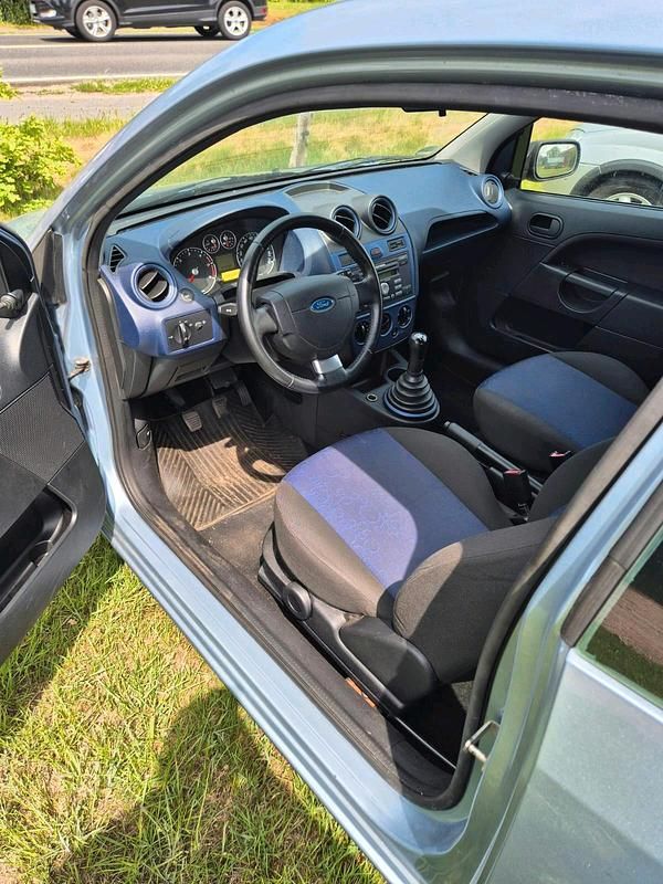 Gebraucht Ford Fiesta 68 PS (50 kW) 2008 Blau Kleinwagen