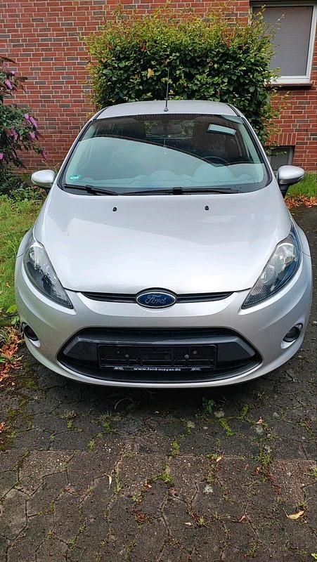 Silber Gebraucht 2009 Ford Fiesta Kleinwagen | 2.749 € (Fairer Preis) - Bild 1/4