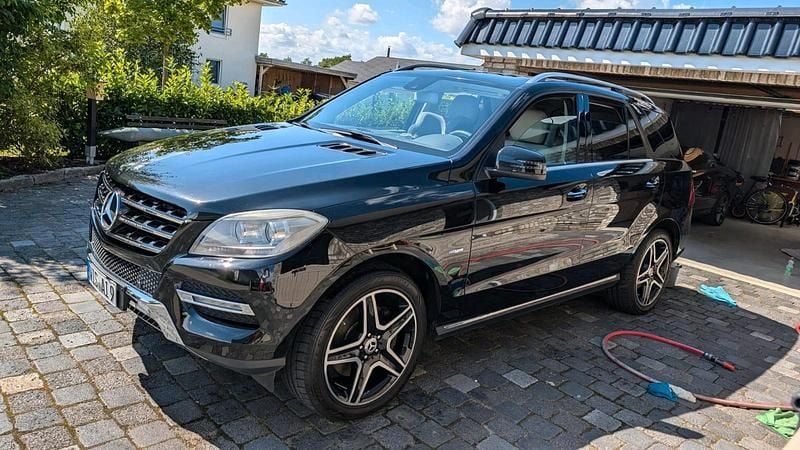 Schwarz Gebraucht 2011 Mercedes ML350 SUV | 22.000 € (Teuer) - Bild 1/4