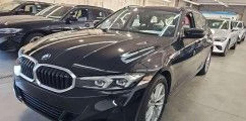 Schwarz Gebraucht 2023 BMW 318 Shadowline Kombi | 25.299 € (Superpreis) - Bild 1/4