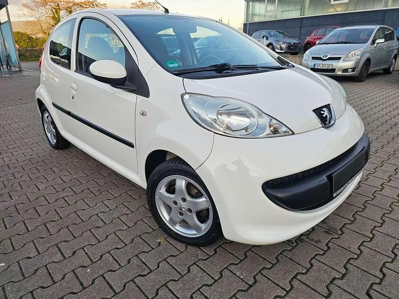 Weiß Gebraucht 2009 Peugeot 107 Filou Kleinwagen | 3.300 € (Etwas zu teuer) - Bild 1/4