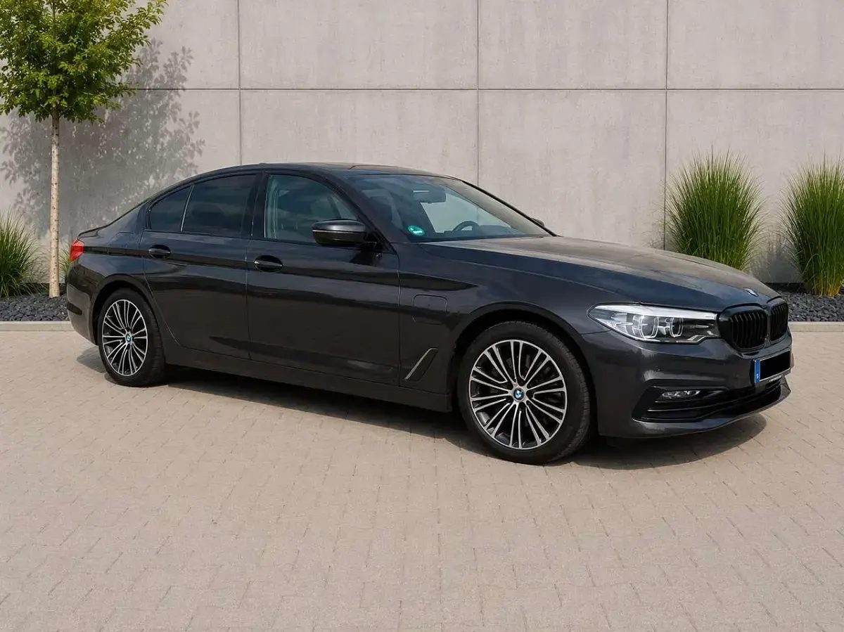 Gebraucht BMW 530e iPerformance 252 PS (185 kW) 2019 Grau Limousine
