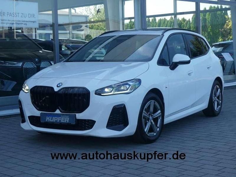 Alpinweiss 3 Gebraucht 2024 BMW 223 M Sport Van / Kleinbus | 38.900 € - Bild 1/4