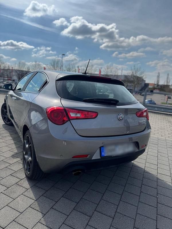 Gebraucht Alfa Romeo Giulietta 120 PS (88 kW) 2018 Grau Limousine