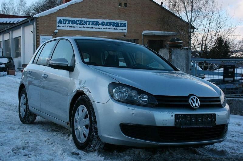 Silber Gebraucht 2010 VW Golf VI Trendline Kleinwagen | 2.750 € (Superpreis) - Bild 1/4