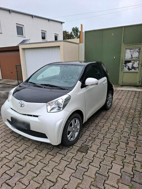 Weiß Gebraucht 2009 Toyota iQ Kleinwagen | 3.500 € - Bild 1/4
