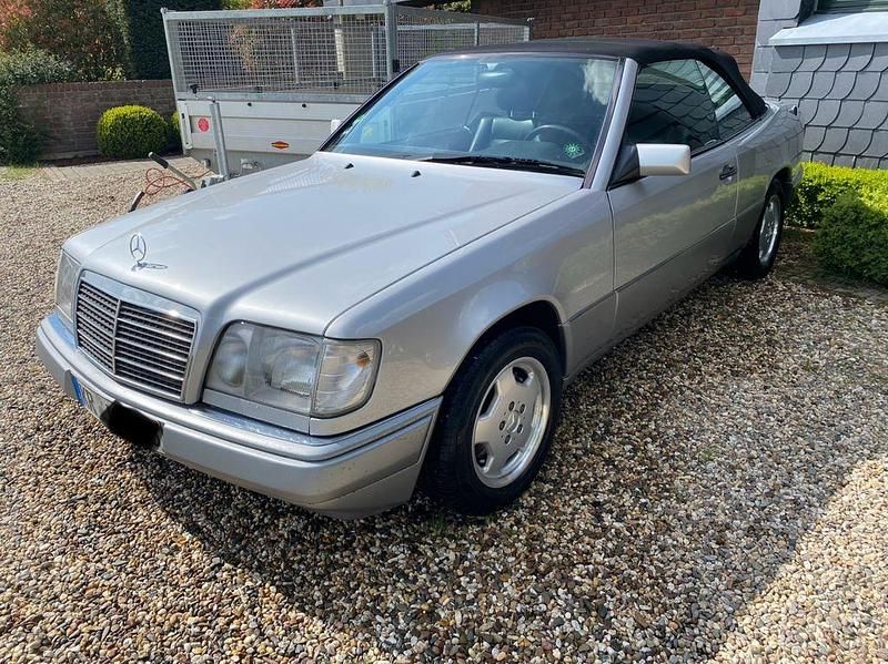 Gebraucht Mercedes 200 136 PS (100 kW) 1994 Silber Cabrio