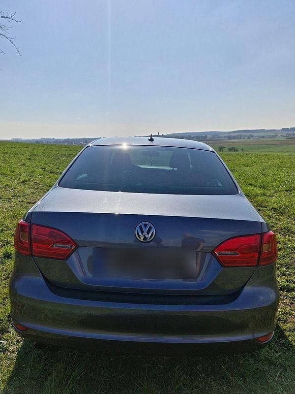 Gebraucht VW Jetta Highline 140 PS (102 kW) 2012 Grau Limousine