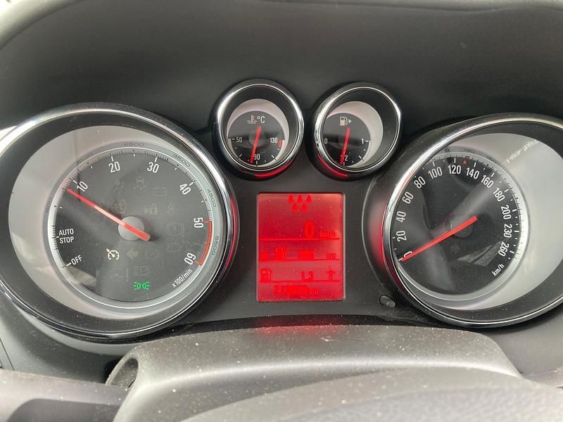 Grau Gebraucht 2014 Opel Zafira Tourer Van / Kleinbus | 6.500 € - Bild 1/4