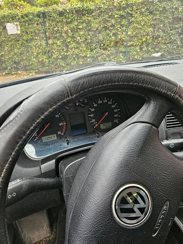 Gebraucht VW Golf IV 75 PS (55 kW) 2002 Schwarz Kleinwagen