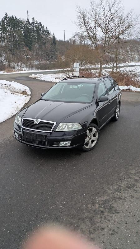 Schwarz Gebraucht 2009 Skoda Octavia Kombi | 6.000 € (Fairer Preis) - Bild 1/4