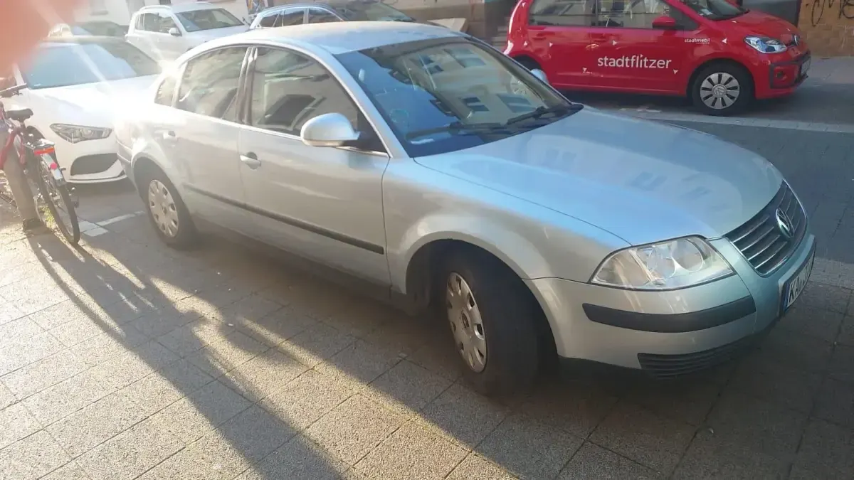 Gebraucht VW Passat 131 PS (96 kW) 2004 Silber Limousine