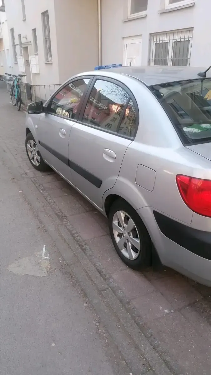 Gebraucht Kia Rio 109 PS (80 kW) 2009 Grau Limousine