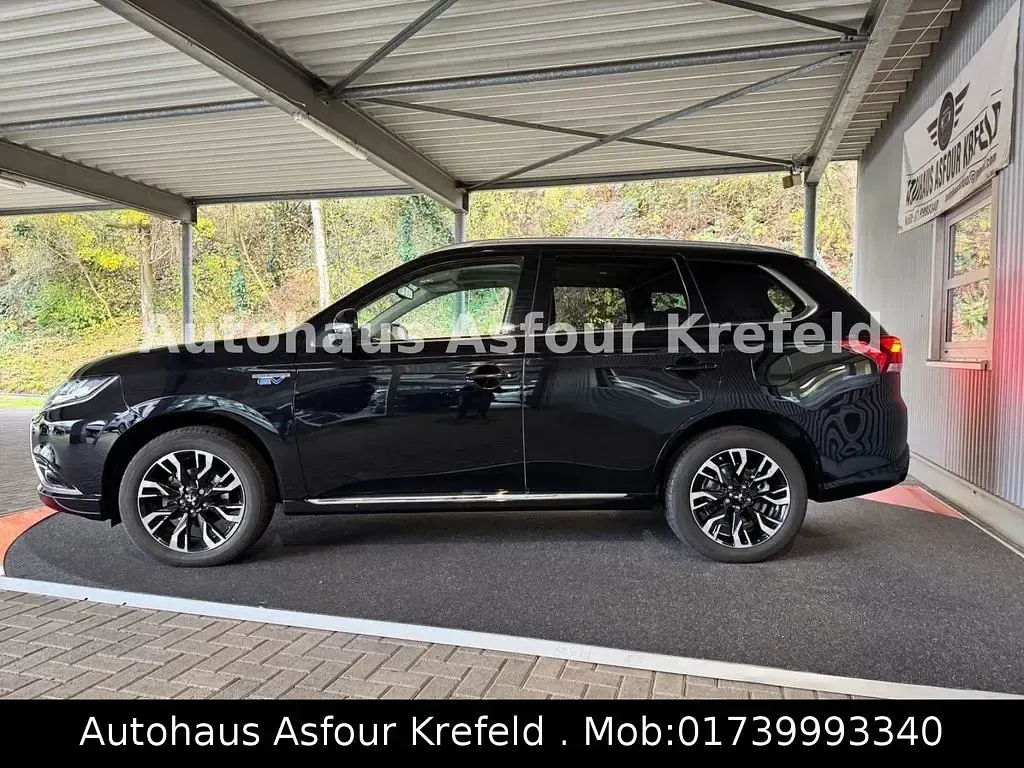 Gebraucht Mitsubishi Outlander P-HEV Top 203 PS (149 kW) 2017 Schwarz SUV