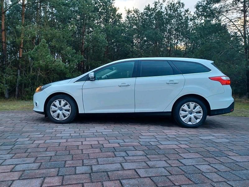 Usata Ford Focus 105 CV (77 kW) 2014 Bianco Station wagon