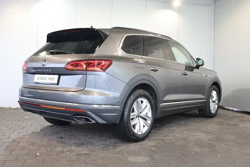 Gebraucht VW Touareg 286 PS (210 kW) 2023 Grau SUV