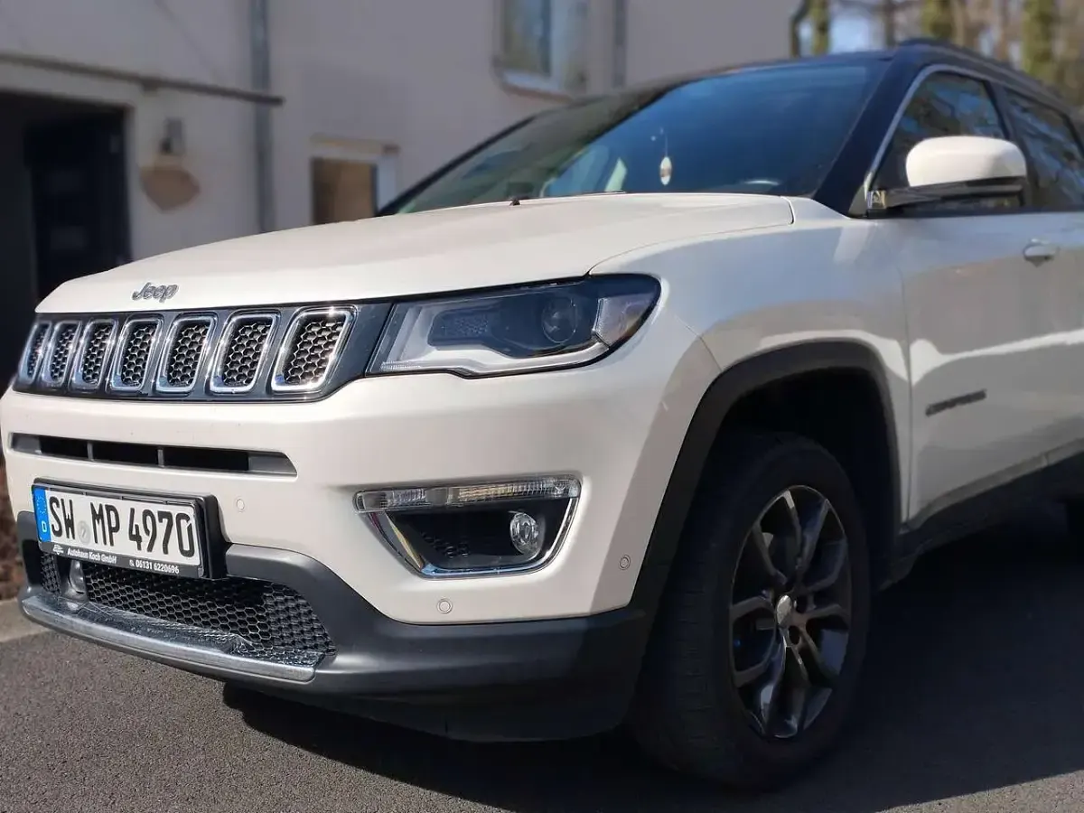 Gebraucht Jeep Compass Limited 170 PS (125 kW) 2018 Weiß SUV
