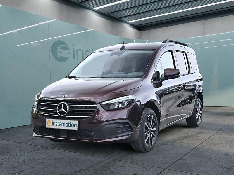Rot Gebraucht 2025 Mercedes T180 Van / Kleinbus | 36.049 € - Bild 1/4