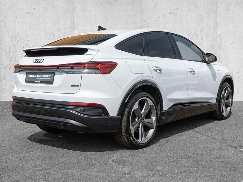 Gebraucht Audi e-tron 219 kW (299 PS) 2023 Gletscherweiß (metallic) SUV