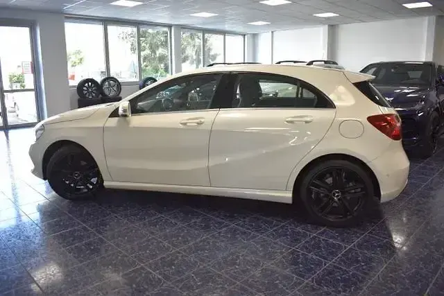 Gebraucht Mercedes A200 156 PS (114 kW) 2016 Calcitweiss  unilack Limousine