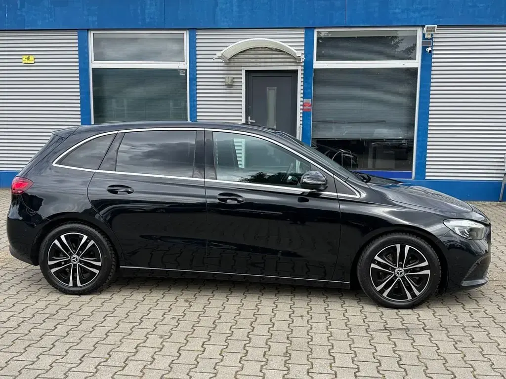 Gebraucht Mercedes B200 Progressive 150 PS (110 kW) 2023 Schwarz Van / Kleinbus