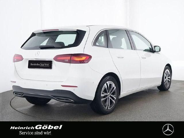 Gebraucht Mercedes B200 Progressive 163 PS (119 kW) 2024 Weiß Van / Kleinbus