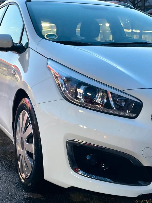 Gebraucht Kia Ceed 2018 Weiß Kleinwagen