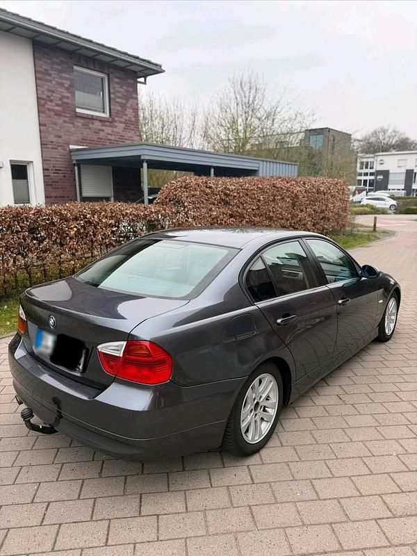 Gebraucht BMW 318 129 PS (94 kW) 2007 Grau Limousine