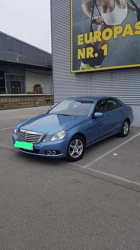 Blau Gebraucht 2011 Mercedes E200 Limousine | 14.000 € (Etwas zu teuer) - Bild 1/2