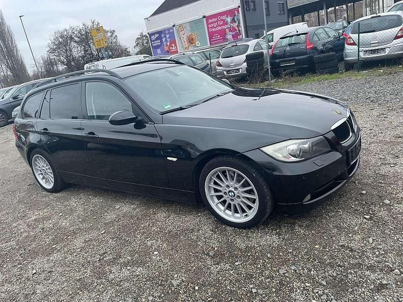 Gebraucht BMW 320 177 PS (130 kW) 2008 Black sapphire metallic Kombi